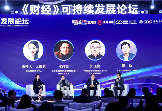 “上天”后再“入地”：摇橹船以空间计算光学重构智驾感知