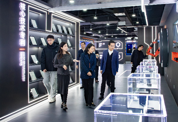 重庆市委组织部赴摇橹船调研人才引育情况